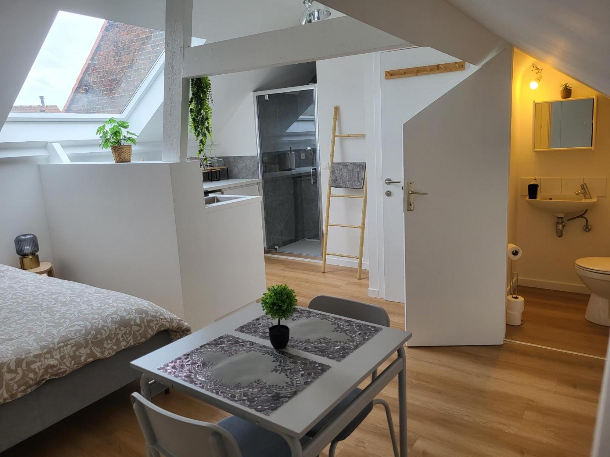 Studios Idealement Situes - Eu Etterbeek Exterior foto
